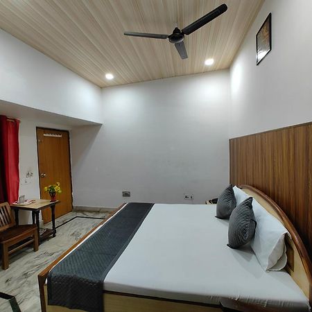 Hotel Swarajya Palace Агра Экстерьер фото