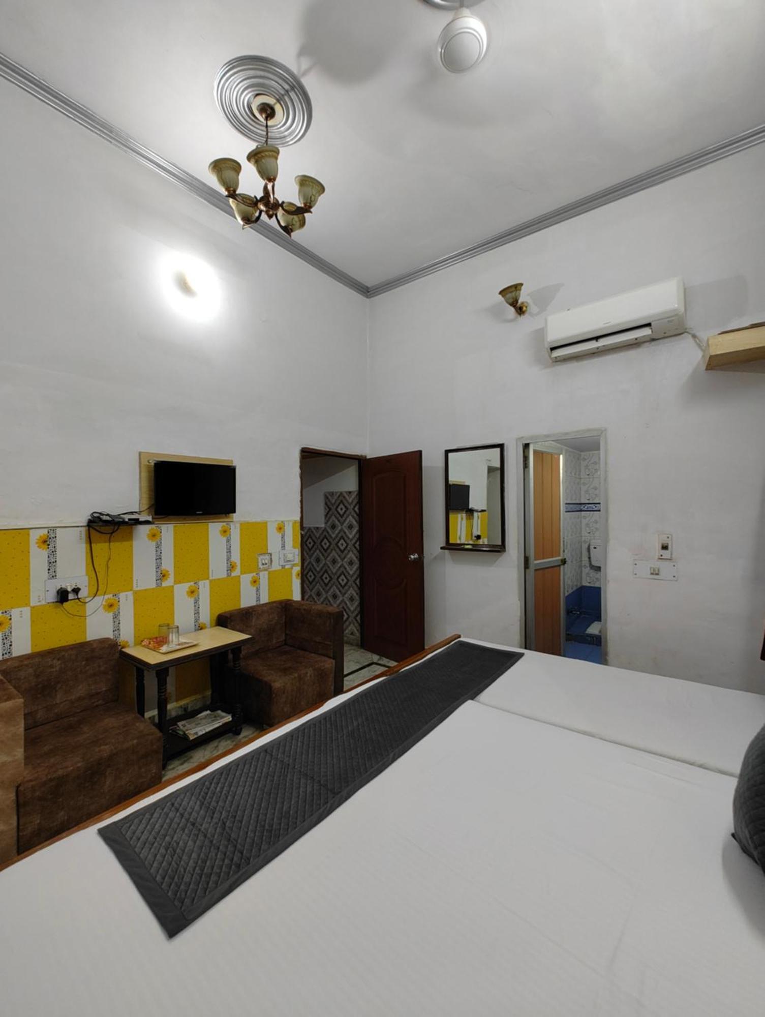 Hotel Swarajya Palace Агра Экстерьер фото