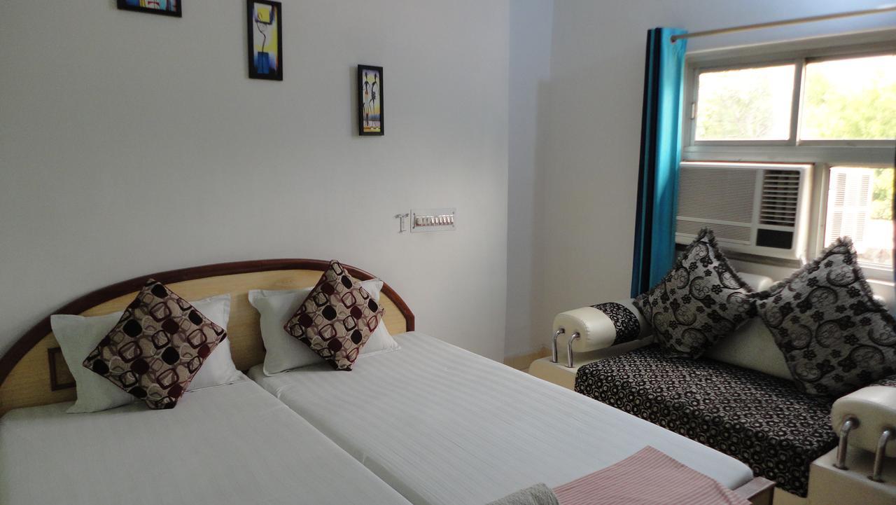 Hotel Swarajya Palace Агра Экстерьер фото